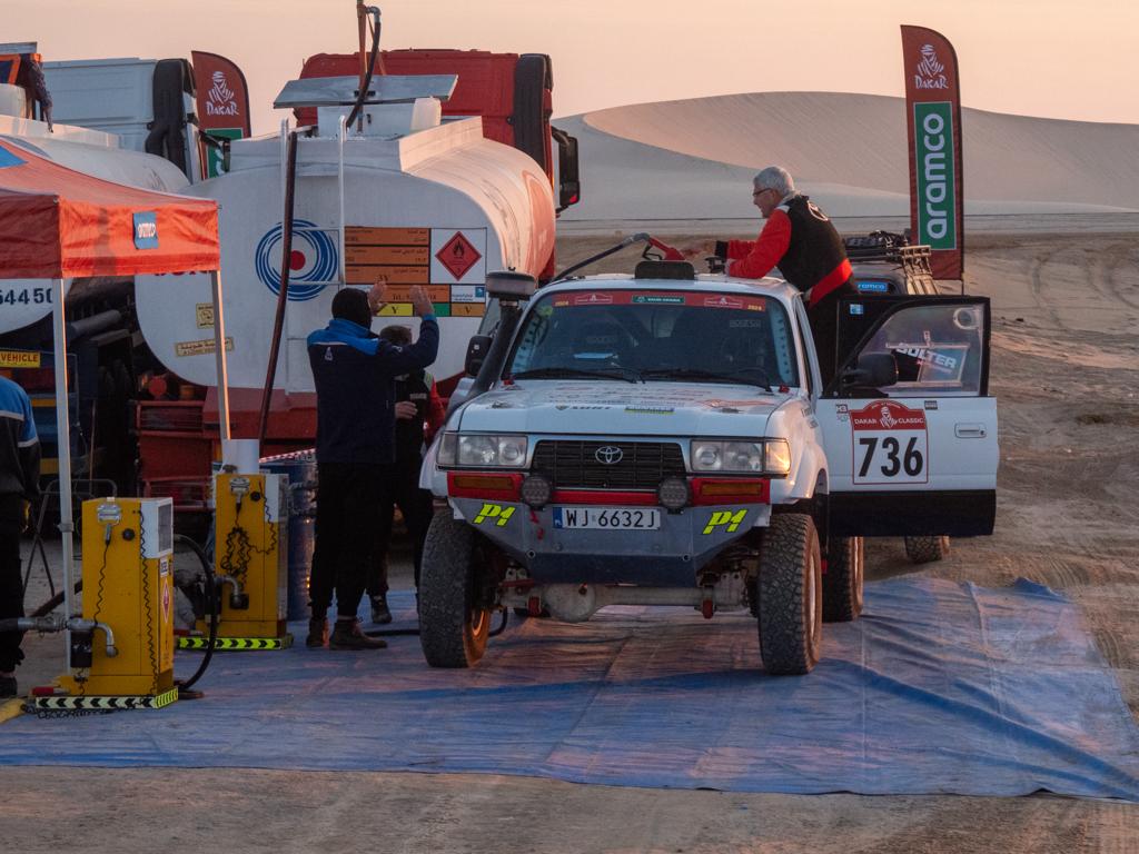 Michał Horodeński przed startem do drugiej części Etapu 48H Chrono Rajdu Dakar Classic 2024