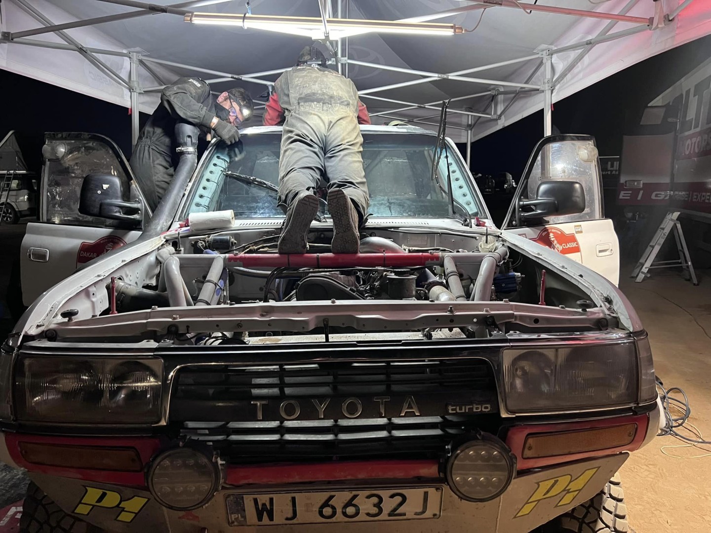 Dakar Classic 2024 / naprawa auta po dachowaniu