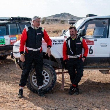 Michał Horodeński i Arkadiusz Sałaciński chwilę przed startem do RT3.1 Dakar Classic 2024