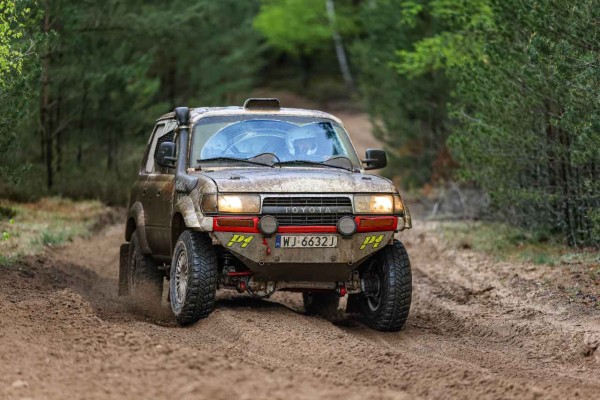 Michał Horodeński i Arkadiusz Sałaciński - Toyota Land Cruiser HDJ80 - TOYOTA TEAM CLASSIC