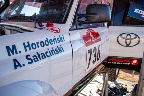 TOYOTA TEAM CLASSIC Michał Horodeński Arkadiusz Sałaciński Toyota Land Cruiser HDJ80 na Odcinku Testowym przed Rajdem Dakar Classic 2024
