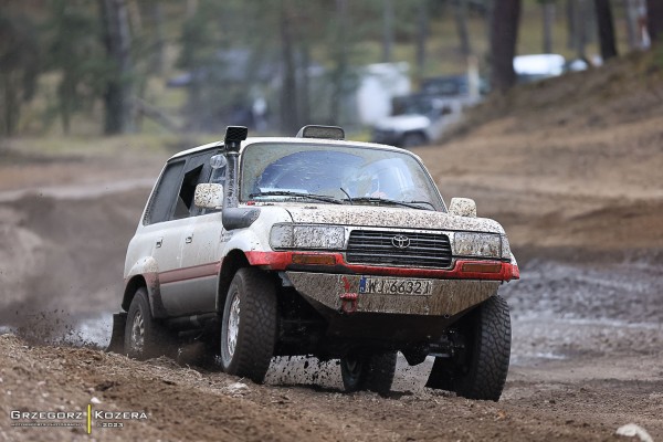 Zespół TOYOTA TEAM CLASSIC - załoga Michał Horodeński / Arkadiusz Sałaciński - Toyota Land Cruiser HDJ80 Classic