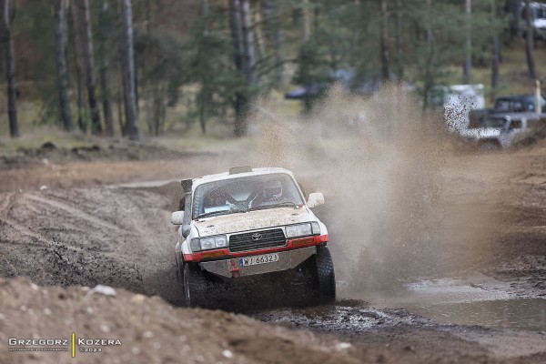 Zespół TOYOTA TEAM CLASSIC - załoga Michał Horodeński / Arkadiusz Sałaciński - Toyota Land Cruiser HDJ80 Classic